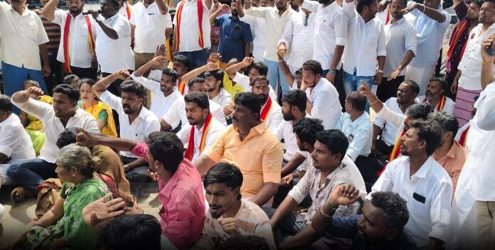 “காரைக்குடி தவெக வேட்பாளர் பிரபு சாலை மறியல் போராட்டம்”