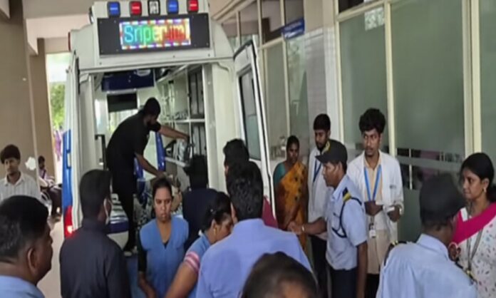 திடீர் வாந்தி, மயக்கம்: ஆம்புலன்ஸ்களால் ஸ்தம்பித்த சிப்காட்