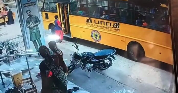 பள்ளி வேன் அலட்சியம்: மாணவன் காயம்