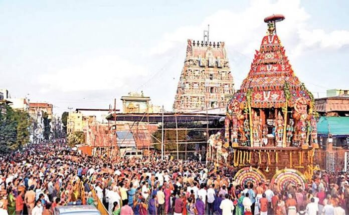 திருவல்லிக்கேணி பார்த்தசாரதி கோயில் தேரோட்டம்: திடீரென சரிந்த கலசம்! பக்தர்கள் அதிர்ச்சி