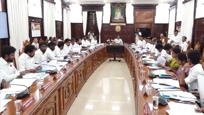 அமைச்சர்களுக்கு முதல்வர் விஜய் கடும் எச்சரிக்கை