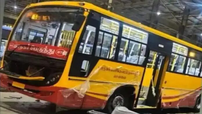 தவெக கொடி நிறத்தில் அரசு பேருந்துகள்